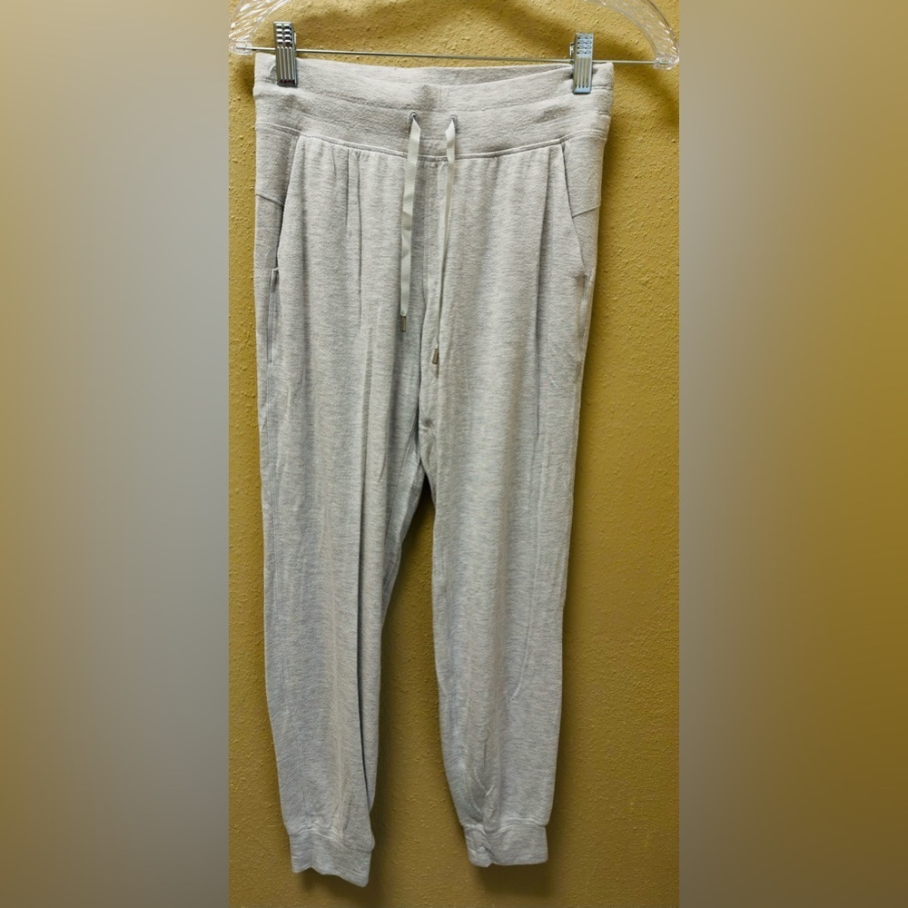 Lululemon Women’s Light Gray Jogger Pants Size 4